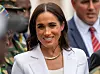 Meghan odašilje poruku o sebi kao osobi koja voli ljude i paljživo se ophodi prema drugima, ali njeni suradnici koji svako malo daju otkaz, ‘pričaju‘ drugu priču