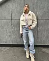 Ne libi se eksperimentiranja, a jedan od must have komada u njezinom ormaru su basic traperice koje rado kombinira na različite outfite