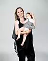 Izložena fotografije Csille Barath Bastaić s kćerkicom Margit