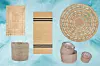 Tepih Juta Lace - 399,99 kn (Emmezeta) // Tepih s protukliznom podlogom - 59 kn (Zara Home) // Okrugli tepih - 684 kn (Namjestaj.hr) // Posuda za cvijeće Melani - 59,99 kn (Emmezeta) //Set 3 posude za cvijeće Chloe 90,90 kn (Vivre)