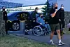 Eltona Johna nakon koncerta u Lepzigu voze u kolicima do privatnog aviona