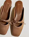 Ove slip-on cipele izrađene su od sjajnog satenskog materijala