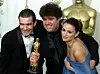 Pedro Almodóvar s Antoniom Banderasom i Penelope Cruz na dodjeli Oscara 2000.