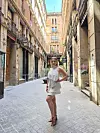 „Volim posjetiti tržnicu Boqueria, gdje u šetnji popijem šampanjac uz svježe kamenice, kao i najdraže male trgove i sporedne ulice uz La Ramblu', kaže Andrea