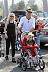 Gwen Stefani i Gavin Rossdale sa sinovima 2010.
