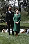 Princ Philip i kraljica Elizabeta 1979. s ljubimcima u prirodi.