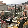 Obitelj Huljić uživa u svom splitskom domu, izolacija im nije poremetila život jer su supružnici Tonči i Vjekoslava ionako naviknuli raditi od doma