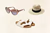 Tom Ford sunčane naočale (210 eura) / Birkenstock sandale (85 eura) / Zara šešir s trakom (19,95 eura)
