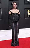 Olivia Rodrigo u haljini dizajnerice Vivienne Westwood