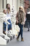 Claudia Schiffer s kćerima snimljena 2018. godine u New Yorku