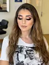 Za ovaj make-up podloga mora biti besprijekorno zaglađena i prilično konturirana.
