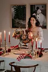 Stolnjak hrvatskog brenda Etno motiv krasi starinsko posuđe i kristalne čaše koje je Matija dobila od mame te karirani ubrusi koje je sama izradila