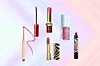 Olovka za usne Patrick Ta/She‘s Hard To Get (25 eura)/ sjajilo za usne s mat efektom Armani Lip Maestro/Casual Pink (44,79 eura)/ sjajni ruž za usne Pat McGrath Labs/Boudoir Rose (39 eura)/ sjajilo za wet look na usnama Kosas Wet Lip Oil Gloss/Malibu (21,68 eura)/ ruž za usne Sinsay PhytoRouge/Rose Noumea (dar uz Gloriju Glam)/ obojeni balzam za usne Sinsay PhytoLip Twist (46 eura)