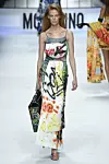 Moschino modna kreacija nadahnuta grafiti kulturom