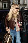 Gigi Hadid obožava nositi kožne jakne, a nedavno je viđena u smeđem Holzweiler modelu koji nas je oduševio na prvi pogled