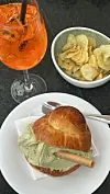 U Messini su probali slatki brioche punjen kremastim sladoledom od pistacije