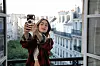 Lily Collins glumi Emily Cooper, glavnu ulogu koja u novoj sezoni ulazi u nove avanture.