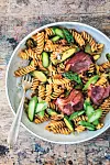 Fusilli sa šparogama i šunkom.