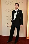 Joe Alwyn u Valentino odijelu i Chaumet nakitu
