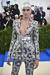Cara Delevingne 20017. godine/ tema: “Rei Kawakubo/Comme des Garçons: Art of the In-Between”