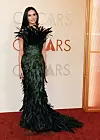 Demi Moore u Gucci kreaciji s perjem i Boucheron nakitom