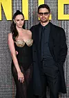 Kaya Scodelario i Theo James na premijeri serije 'Gospoda'