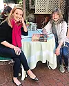 Reese Witherspoon sa spisateljicom.