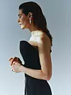 Haljina Sportmax, MaxMara; naušnice Stradivarius; prsten By Malene Birger, Garderoba Concept Store