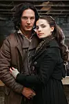 Tom Hardy i Charlotte Rile kao Heathcliff i Cathy u ‘Orkanskim visovima‘ iz 2009.