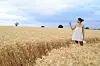 Nije se teško zaljubiti u idiličnu reviju održanu u polju žita nedaleko Pariza