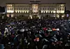 Ljudi su se okupili ispred Buckhinghamske palače