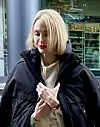 Angelina na snimanju u Londonu pojavila se kao izrazita plavuša s plavom bob frizurom