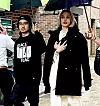 Nova frizura je za potrebe snimanja filma ‘Anxious People‘ koji se snima po romanu Fredrika Backmana, a diva je n aset došla sa sinom Maddoxom