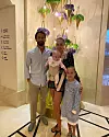 Obitelj Ecclestone spremna za večeru u Dubaiju.