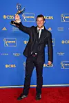 Bear Grylls sa svojim prvim Emmyjem