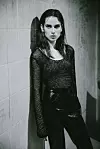 Maja nosi majicu By Malene Birger, Garderoba Concept Store; hlače Diesel; naušnice Paško Jurić, Galerija Uvik
