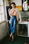 Lucija nosi vestu Max Mara, traperice Desigual; klompe Ganni, Garderoba Concept Store