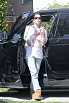 Ashley Benson nosi široku odjeću kako bi sakrila trudnoću