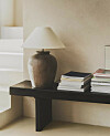 Zara Home stolna lampa s keramičkim postoljem (189 eura)