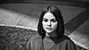 Selena Gomez nosi bob s razdjeljkom po sredini.
