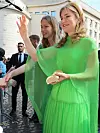 Princeza je u ruci nosila CH Carolina Herrera zlatnu torbicu