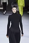 Bella Hadid nosi kolekciju Haidera Ackermanna 2020. godine Fotografija: imaxtree
