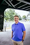 'Zahvalan je, kaže, svojim roditeljima jer su njega, brata i sestru odmalena učili poštovanju prema drugim ljudima, iskrenosti, odgovornosti, upornosti i filozofiji da od snova, želja i ciljeva ne treba olako odustajati', kaže