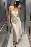 Zara slip haljina s ravnim izrezom i naramenicama s apliciranim perlicama (35,95 eura)