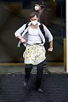 Harry Styles i Olivia surađuju i poslovno. S cvjetnom pregačom oko struka, Harry je nedavno snimljen na setu Olivijinog novog filma pod nazivom 'Don't Worry Darling'