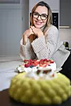 Prije desetak godina je počela izrađivati slastice