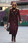 Za radni dan Amanda Holden odabrala je outfit boje vina.