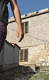 Jedan od Nininih autoportreta, snimljen na mjestu samoubojstva njenog oca.