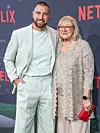 Travis Kelce s mamom Donnom rado je dolazio na premijere
