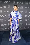Tie-dye više nije rezerviran samo za tinejdžerice, već ga mogu isfurati i zrelije dame.